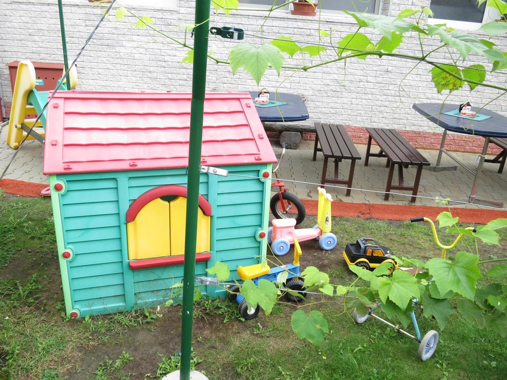 Penzion U Splavu Breclav Exterior photo