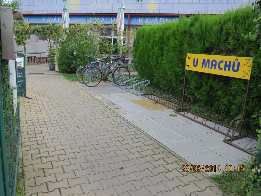 Penzion U Splavu Breclav Exterior photo