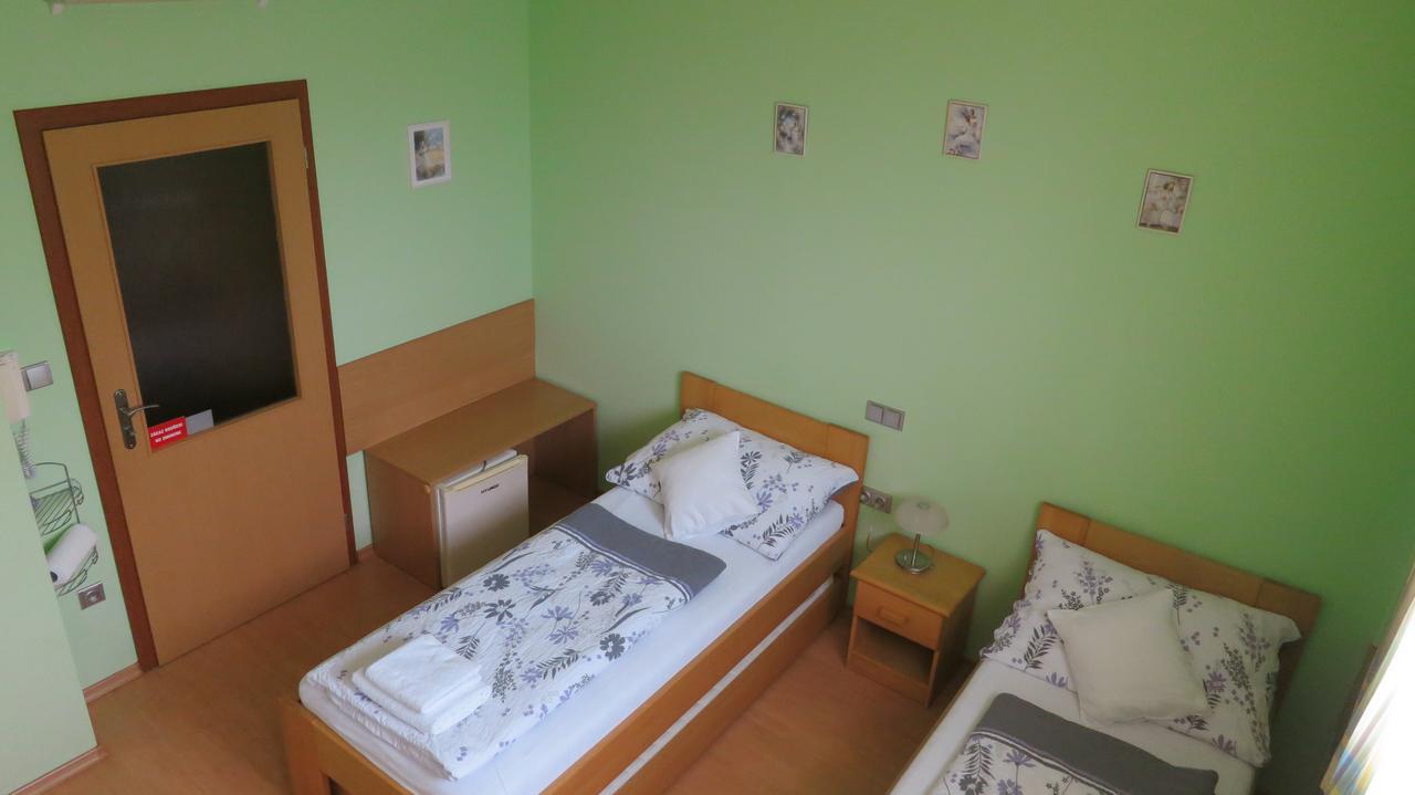 Penzion U Splavu Breclav Exterior photo