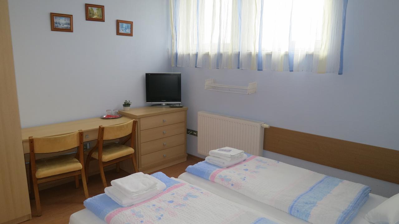 Penzion U Splavu Breclav Exterior photo