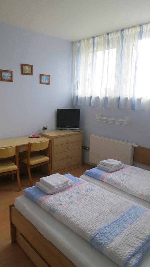 Penzion U Splavu Breclav Exterior photo